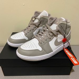 2021 Air Jordan 1 Mid ‘College Grey’